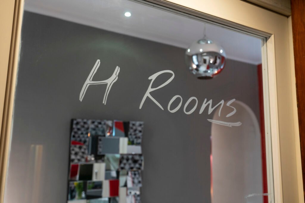 Hotel sul Lungomare Caracciolo Napoli: Guida alla Scelta a Mergellina | H Rooms