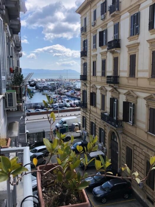 Dove Alloggiare a Napoli: Perché Scegliere un Hotel sul Lungomare Caracciolo