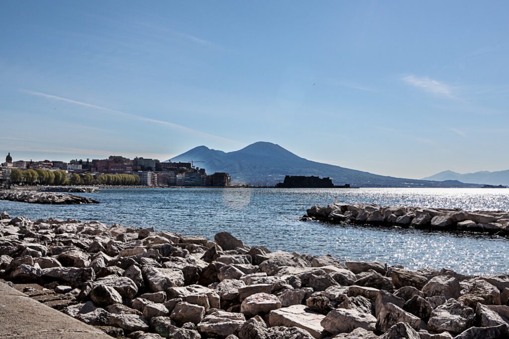 Hotel in Zona Lungomare Caracciolo a Napoli | Vista Golfo e Passeggiate | H Rooms