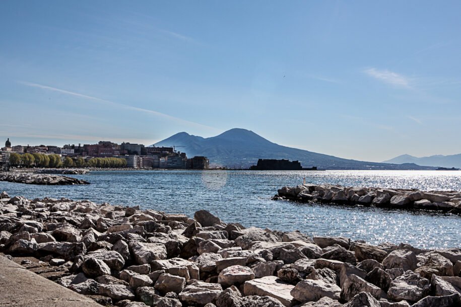 Hotel in Zona Lungomare Caracciolo a Napoli | Vista Golfo e Passeggiate | H Rooms