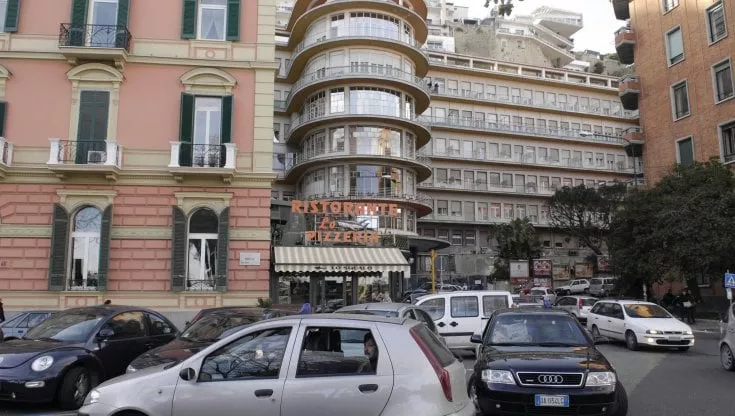 Hotel Vicino alla Clinica Mediterranea di Napoli | H Rooms Naples