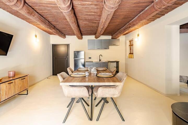 The Neapolitan BB: Dormire nella Storia al Palazzo Carafa della Spina