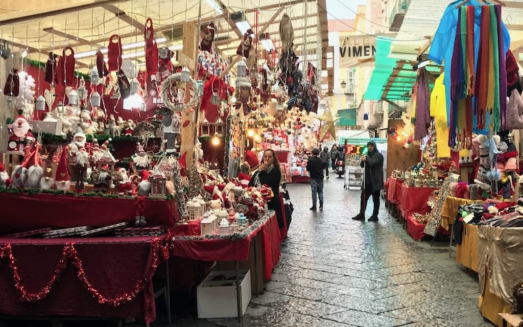 Shopping di Natale a Napoli: Hotel con Parcheggio a Mergellina | H Rooms