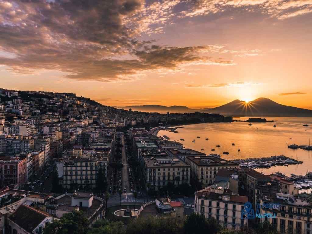 Tramonto sul Lungomare Caracciolo a Napoli | Esperienza Romantica a Mergellina