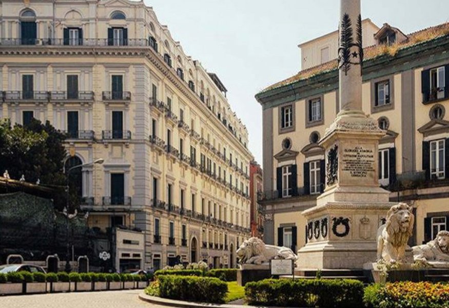 Hotel a Napoli tra Via Chiaia e Piazza dei Martiri | Shopping e Arte a Piedi | H Rooms