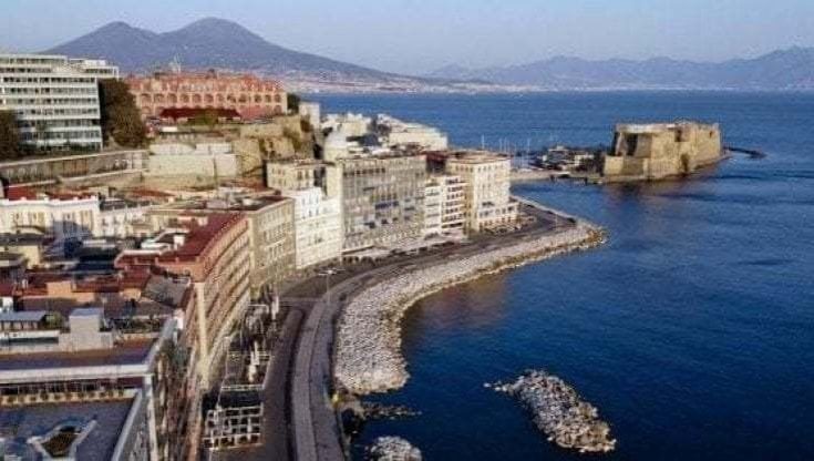 Via Partenope Napoli: Guida a Ristoranti e Pizzerie sul Lungomare | H Rooms per dormire sul mare