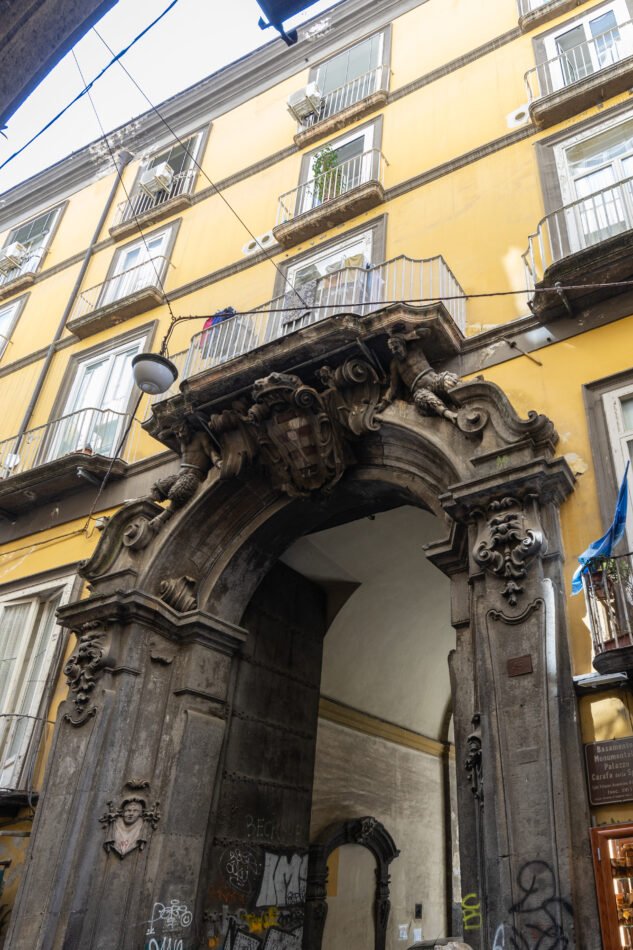 B&B in Via Benedetto Croce 45: Dormire nella Storia a Spaccanapoli