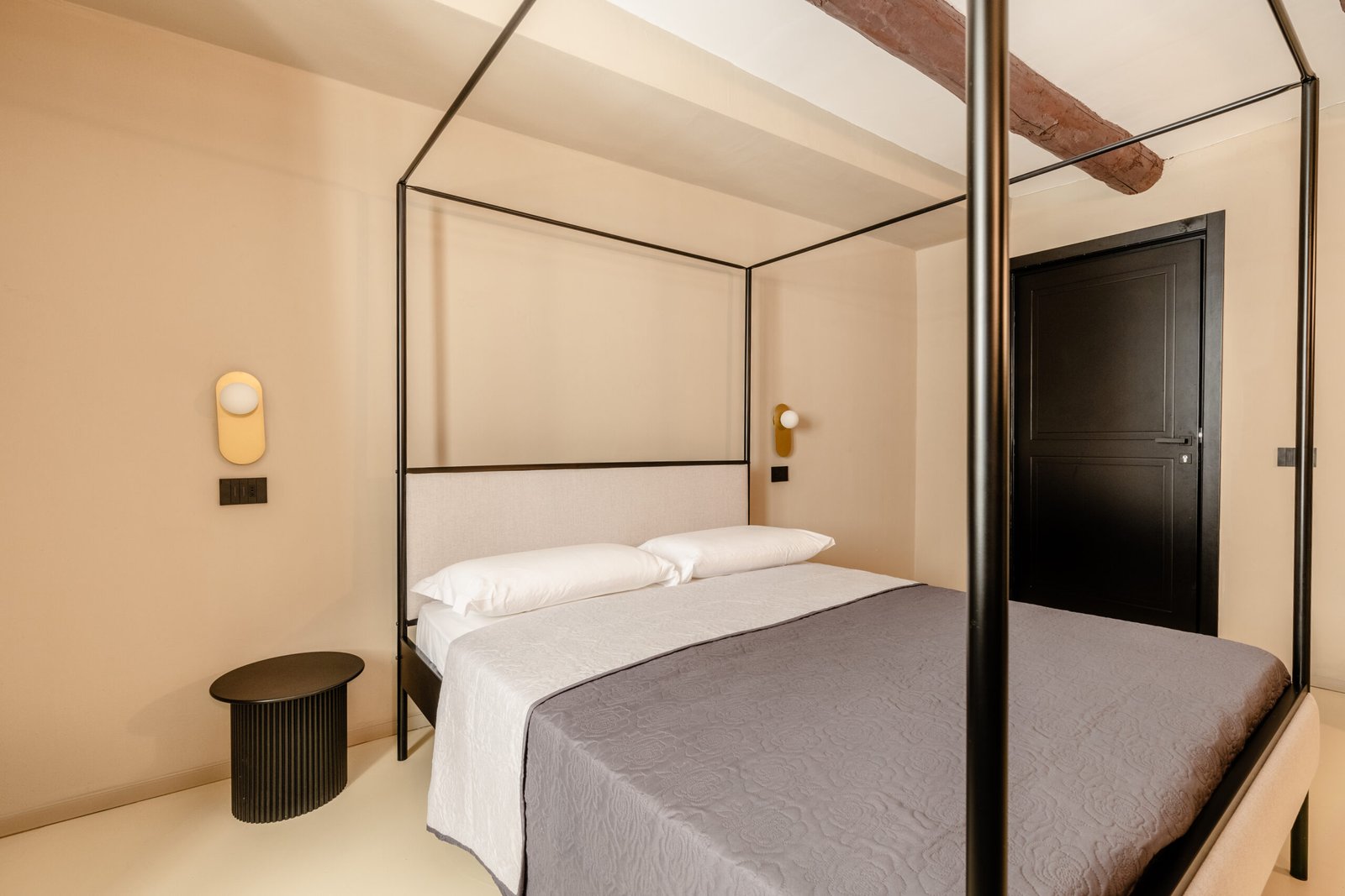 Dormire a Spaccanapoli: The Neapolitan BB, la Migliore Scelta tra Via Toledo e Piazza del Gesù