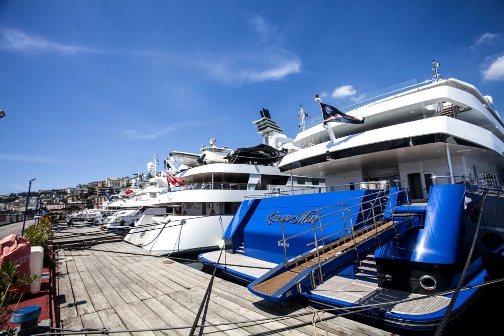 Alloggio Equipaggi Yacht Molo Luise Napoli | Hotel di Fronte al Porto | H Rooms