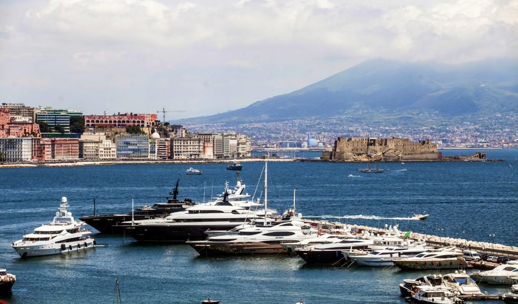 Yacht Crew Accommodation Molo Luise Naples | Hotel in Front of the Marina | H Rooms