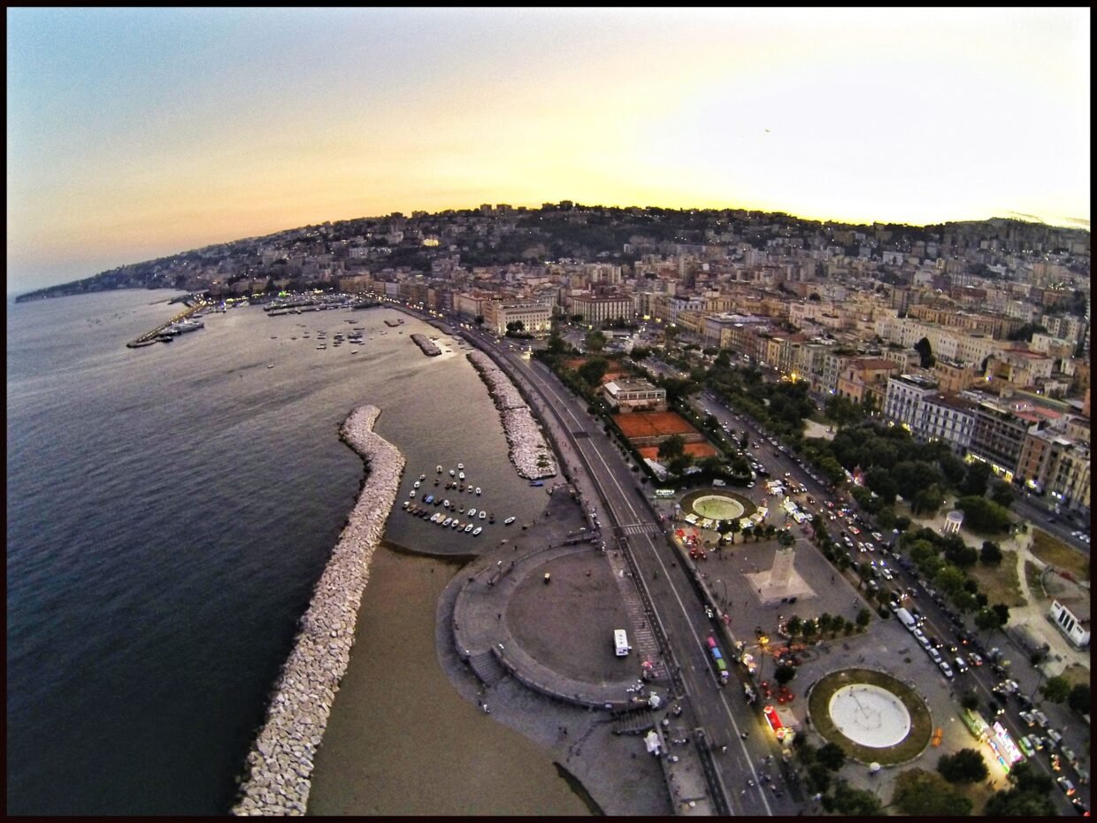 Hotel per la Spiaggia della Mappatella a Napoli | Vicino a Rotonda Diaz | H Rooms Naples