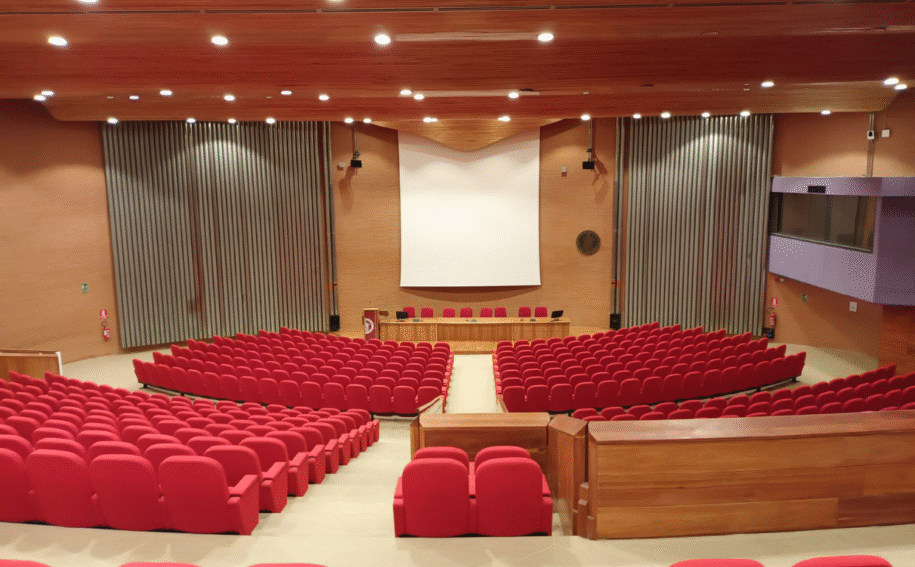 Hotel e B&B sul Lungomare Caracciolo: La Base Perfetta per Chi Deve Raggiungere le Sedi dell'Università Partenope