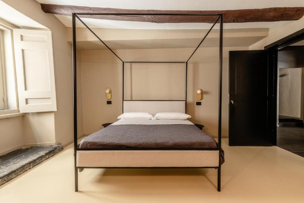 L'appartamento in Via Benedetto Croce 45, all'interno del Palazzo Carafa della Spina THE NEAPOLITAN BB