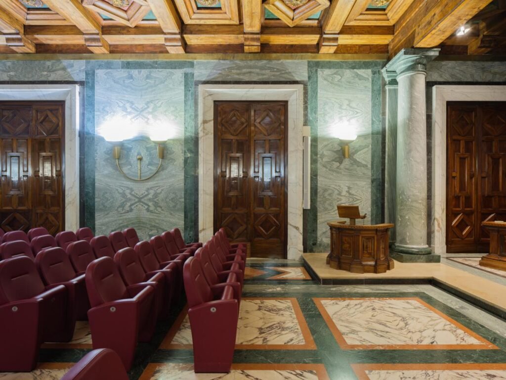 Hotel e B&B sul Lungomare Caracciolo: La Base Perfetta per Chiunque Deve Raggiungere il Centro Congressi Partenope