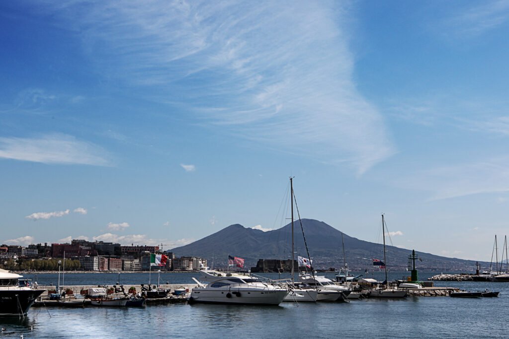 Hotel Lungomare Napoli – La Nostra Posizione Unica tra Mergellina e Castel dell'Ovo

