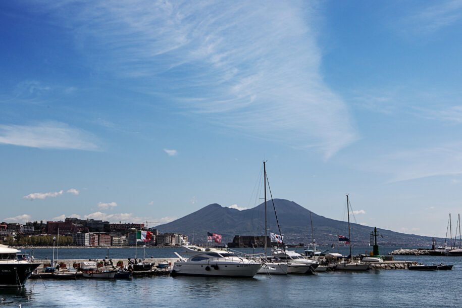 Hotel Lungomare Napoli – La Nostra Posizione Unica tra Mergellina e Castel dell'Ovo