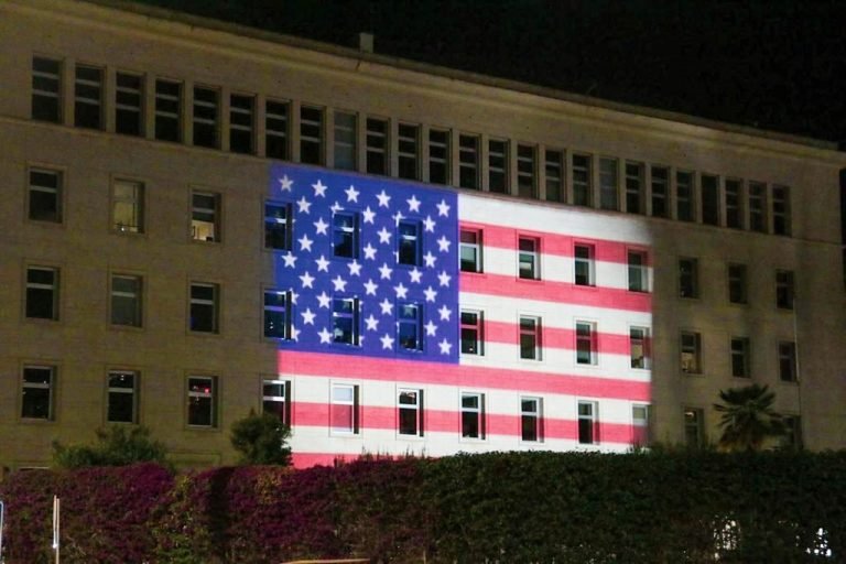 Dove Dormire Vicino al Consolato Americano a Piazza della Repubblica, Napoli