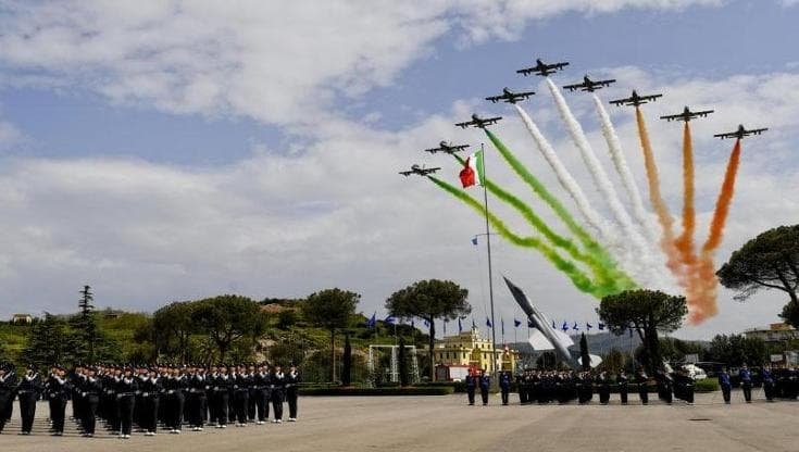 Giuramento Aeronautica Militare Napoli 2026: La Tradizione e Dove Dormire sul Lungomare giuramento aeronautica militare napoli 2026, cerimonia militare napoli marzo 2026, hotel per evento aeronautica napoli